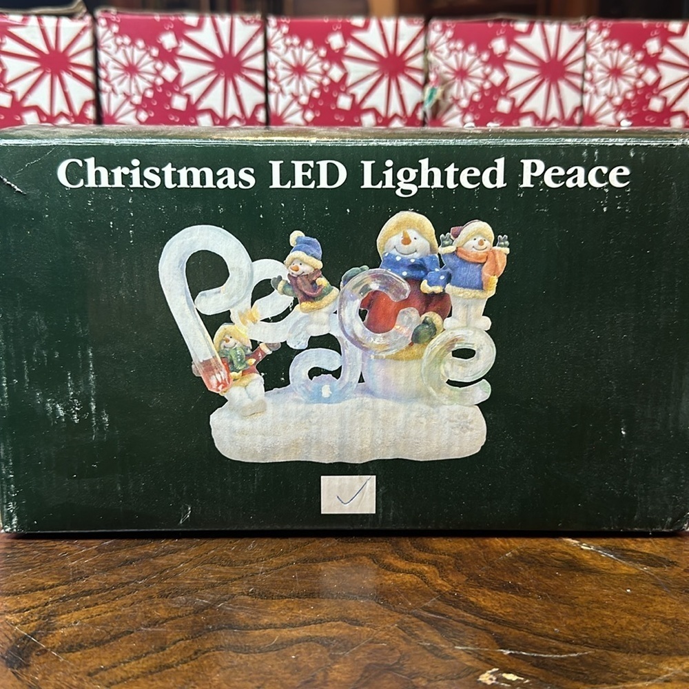 Christmas LED Lighted Peace figurine​​​ - Picture 5 of 6